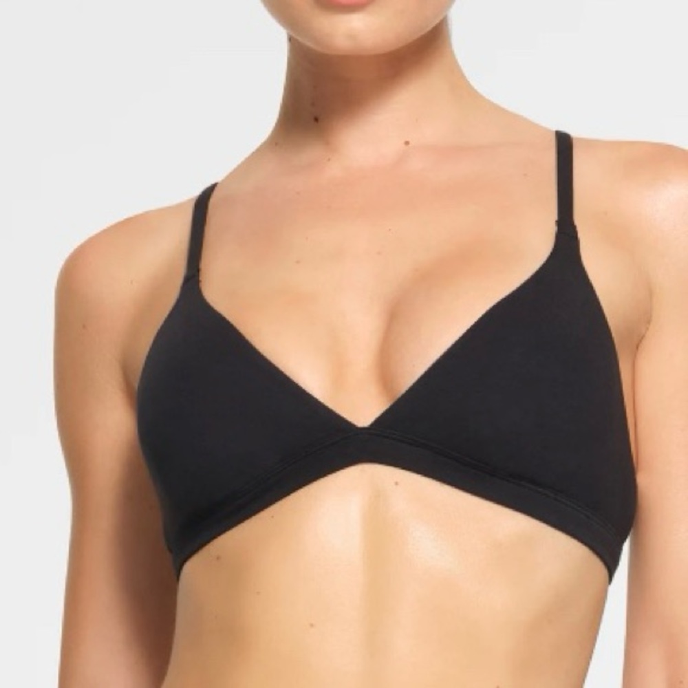 Skims Triangle Bra in SOOT